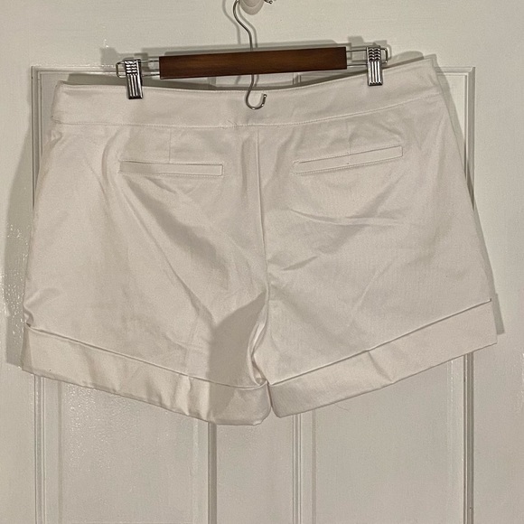 White shorts NWOT - Picture 2 of 3